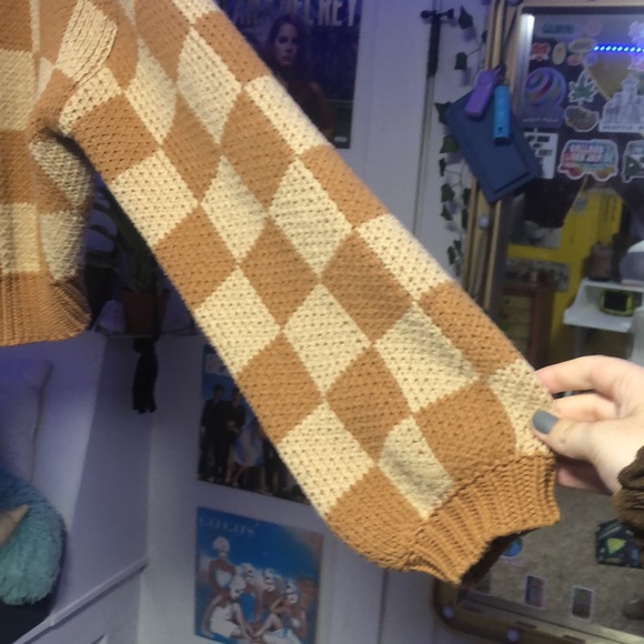 Oversized boutique style puffy sleeved brown and tan square cardigan - Picture 3 of 4